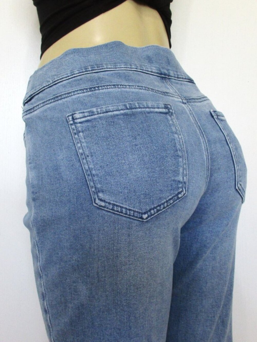 NYDJ Jeans Lift Tuck Dakota Crop Pull On Denim